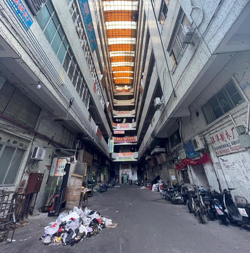 重返广州疫情"暴风眼"康鹭片区:在这被转运过也"阳过",还会回来搞钱