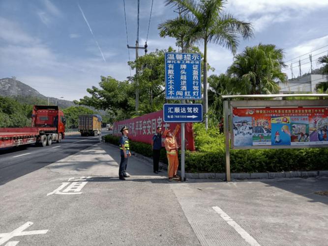 国道324线翔安段沿线店铺和工厂多,一直以来都是公路"非标"存在的集中